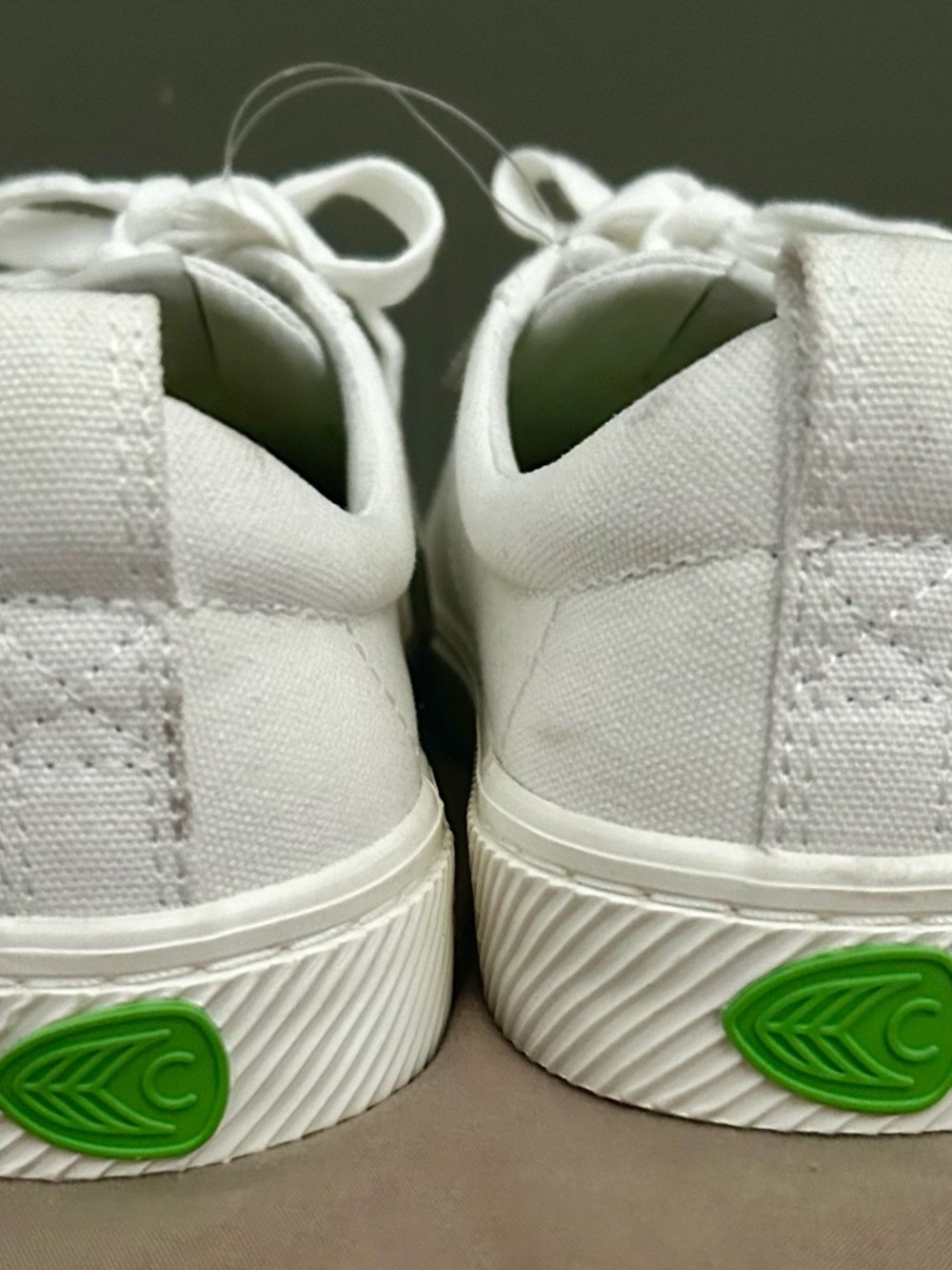 Cariuma OCA Low White Canvas Sneakers. Women’s 9.5. Lace Up Casual Shoes - Picture 3 of 8